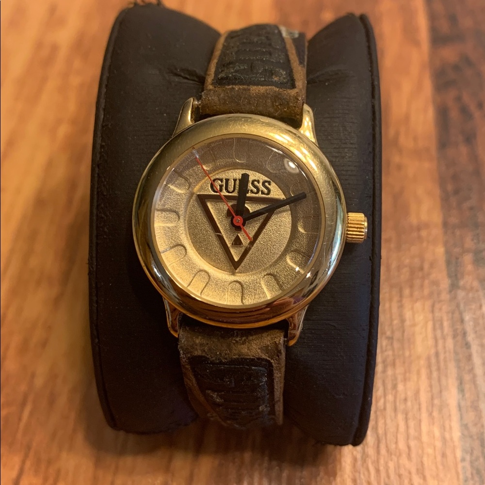 Vintage Guess Ladies Watch New Battery Unique Leather Guess Band